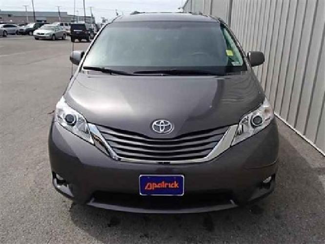 2011 toyota sienna xle in evansville, in