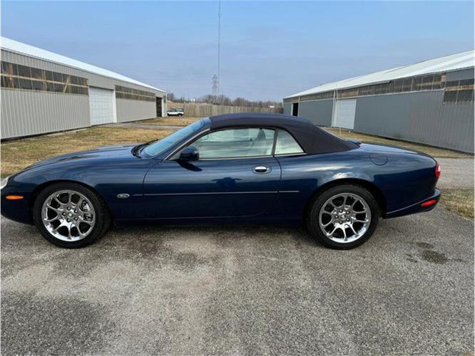 2000 jaguar xk in staunton, illinois
