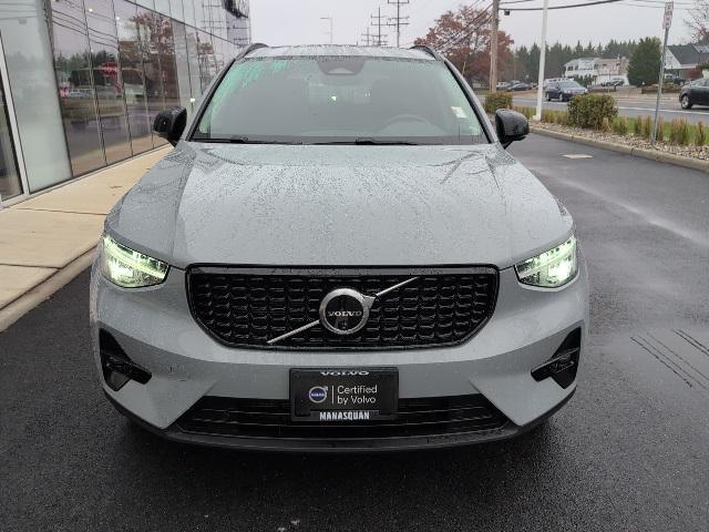 2024 volvo xc40 b5 plus dark theme