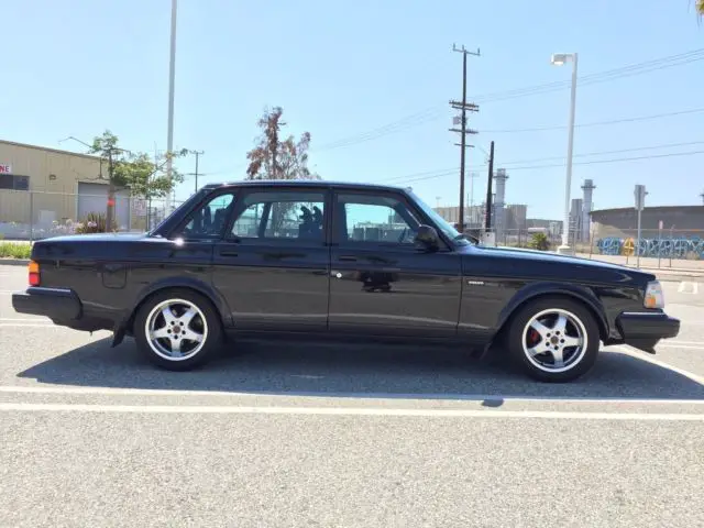 1993 volvo 240 dl sedan 4-door 2.3l last year made!!! rare black on black