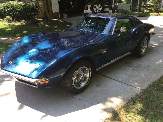 1972 chevrolet corvette stingray with t-tops