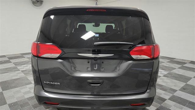 2023 chrysler voyager lx