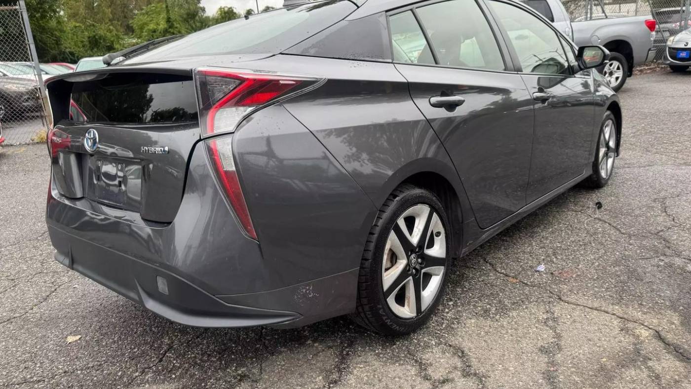 2017 toyota prius four