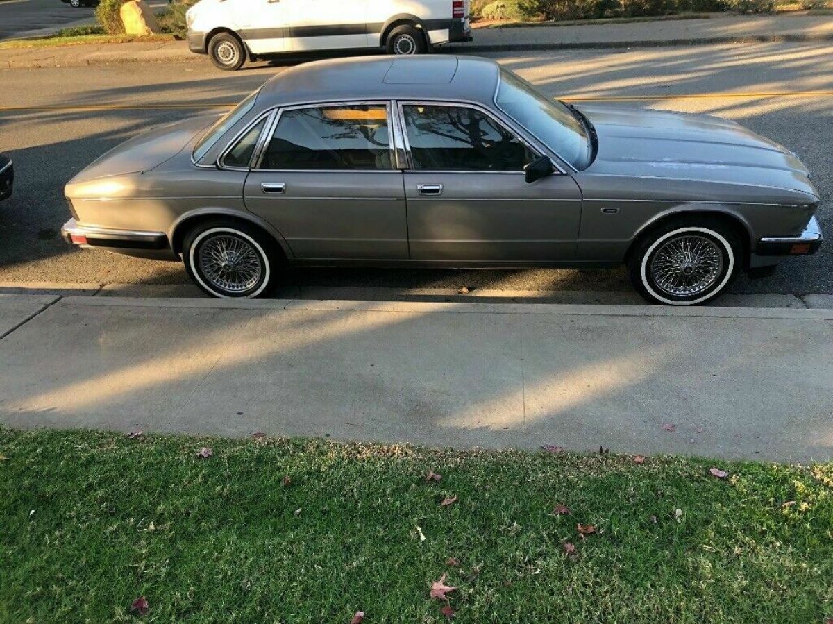 1988 jaguar xj6 xj vanden plas (runs & current tags, 112,654 miles & no reserve!