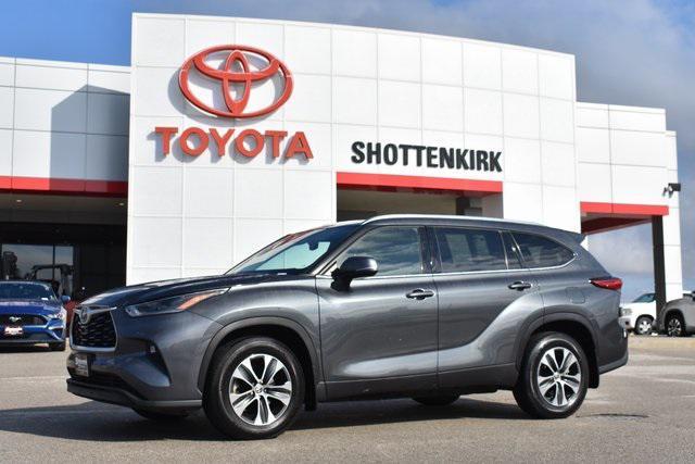 2021 toyota highlander xle