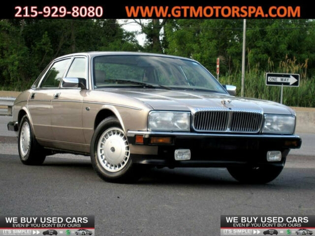 4dr sedan vanden plas vanden plas xj6 8 leather heated table cruise low miles su