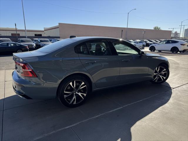 2024 volvo s60 b5 plus dark theme