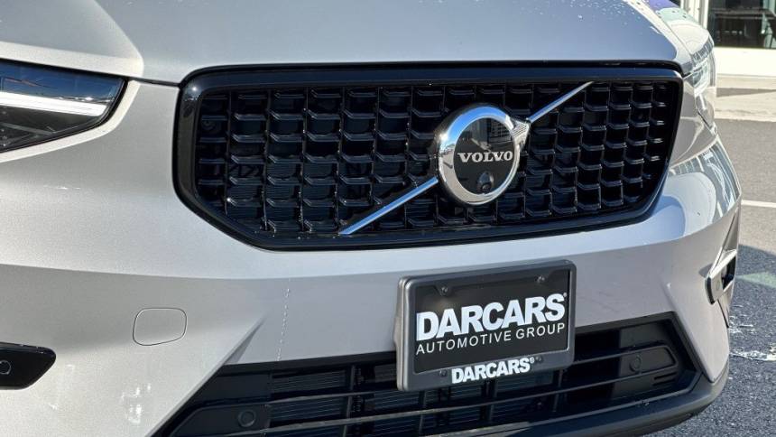 2024 volvo xc40 b5 ultimate dark theme
