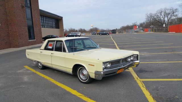 1967 chrysler newport 4dr sedan