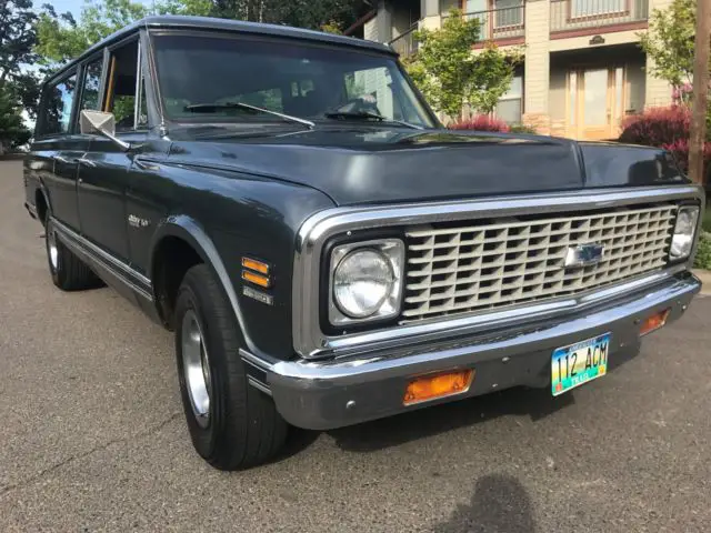 1972 chevy suburban 3 door
