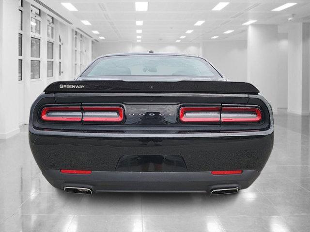 2022 dodge challenger sxt