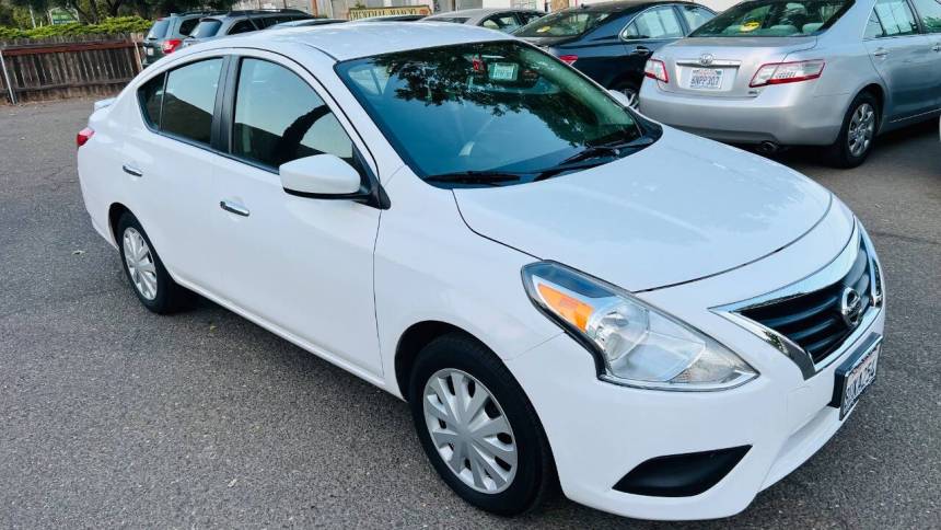 2019 nissan versa sv