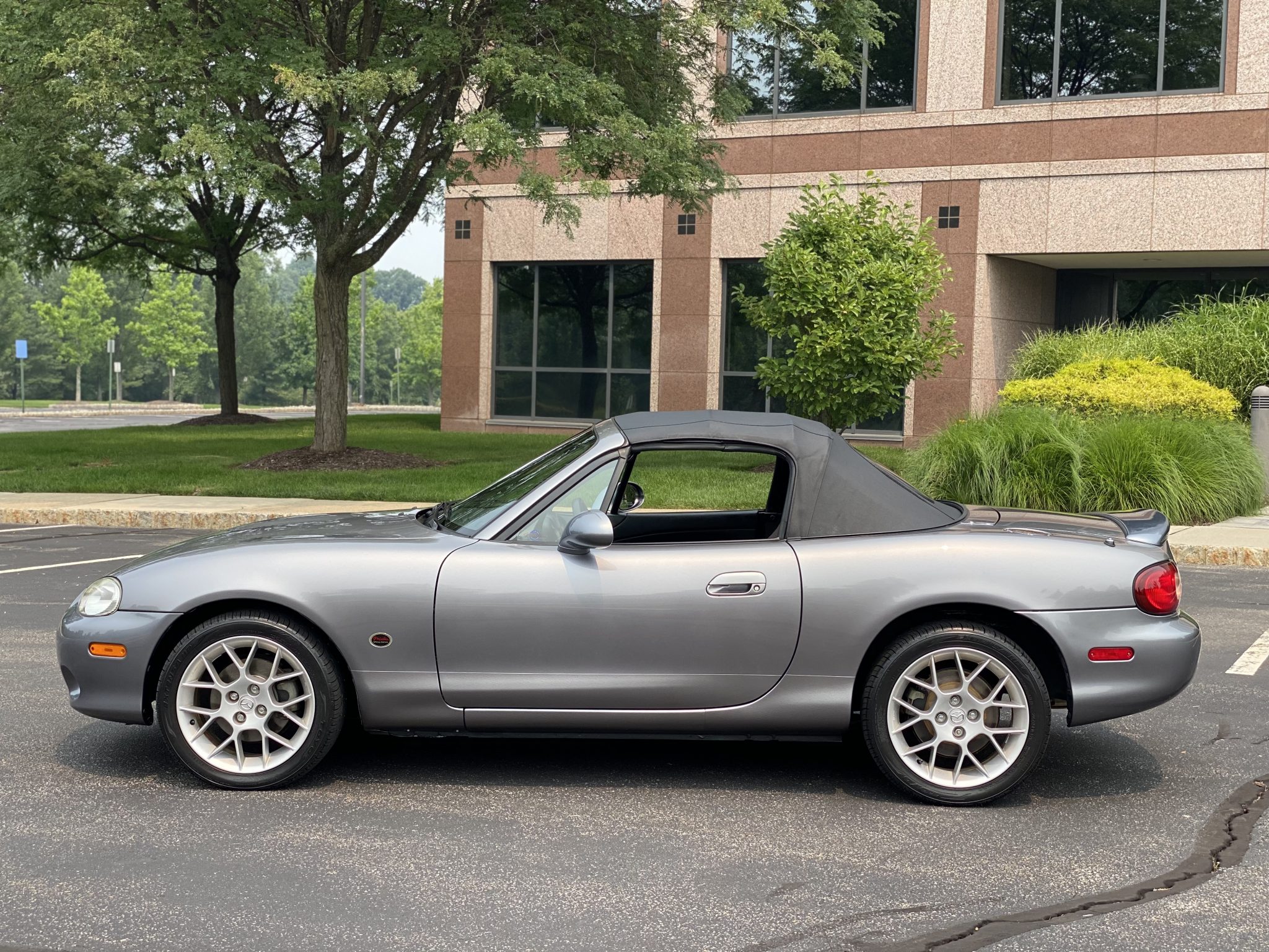 2002 mazda mx-5 miata se 6-speed