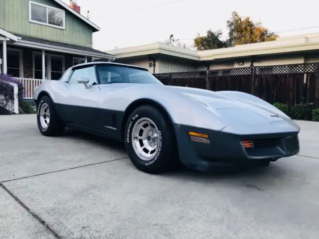 1981 chevrolet corvette, one owner, rare two tone paint, 4-speed manual, t-tops