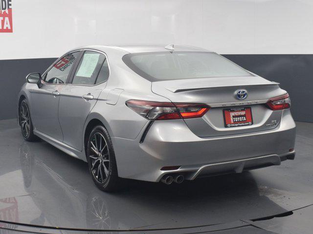 2022 toyota camry hybrid se