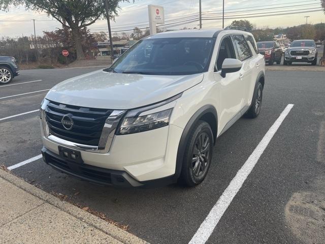 2022 nissan pathfinder sv