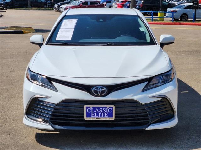 2022 toyota camry le