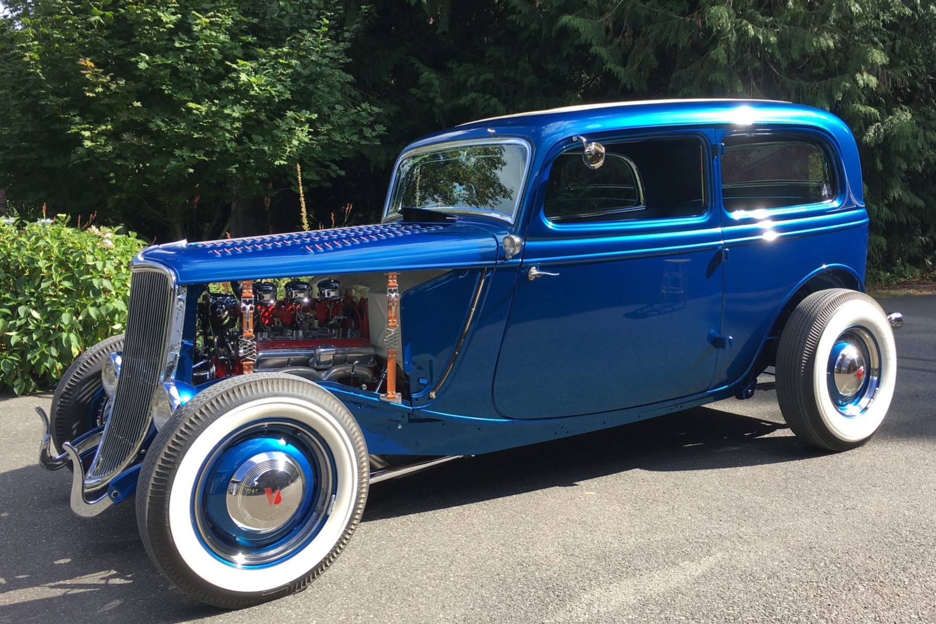 1933 ford tudor hot rod 4-speed