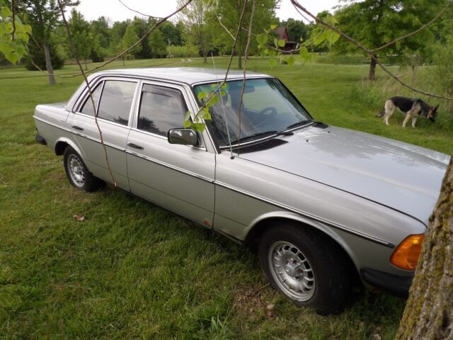 1984 123 mercedes-benz european model 4 speed manual 240d