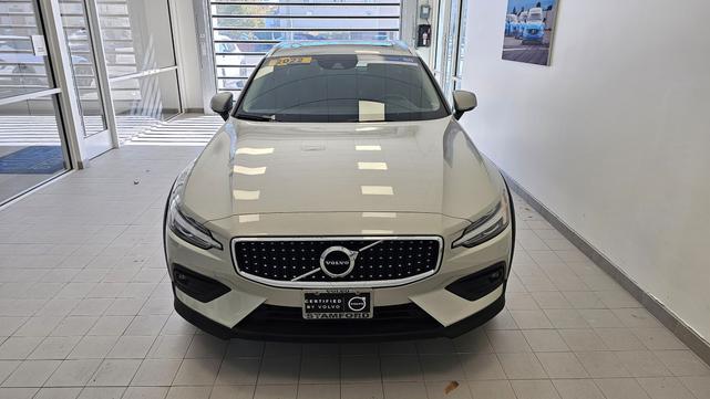2022 volvo v60 cross country t5 awd
