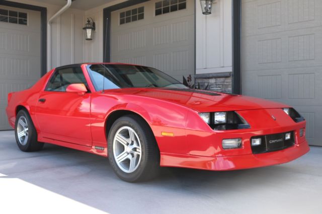 one of kind 1989 iroc 5,700 actual miles, 5.7 tpi, orginal tires and shocks!