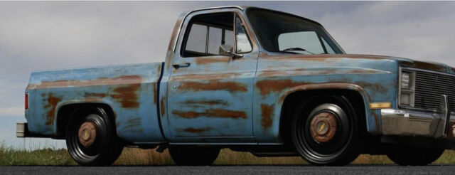 1984 chevy c10 383 stroker 502 hp with a mean stance!!!