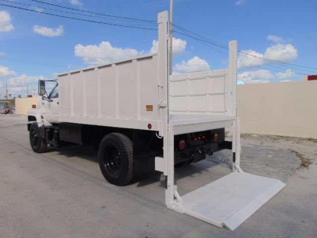 gmc 6500 top kick "cat diesel" air brakes - 3,000 lb lift gate - stake truck