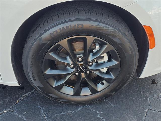 2021 chrysler pacifica touring