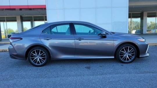 2024 Toyota Camry hybrid xle