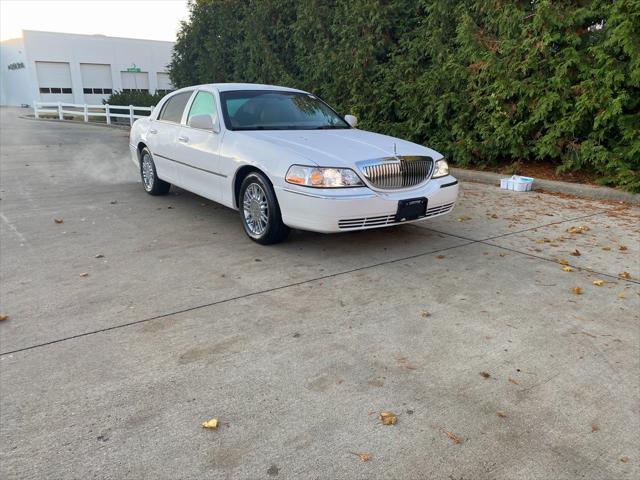 2010 lincoln town car signature