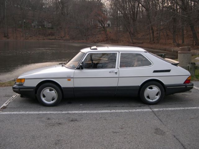 1989 saab 900 s- rare automatic seat belts and other rare oem parts