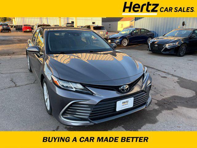 2022 toyota camry le