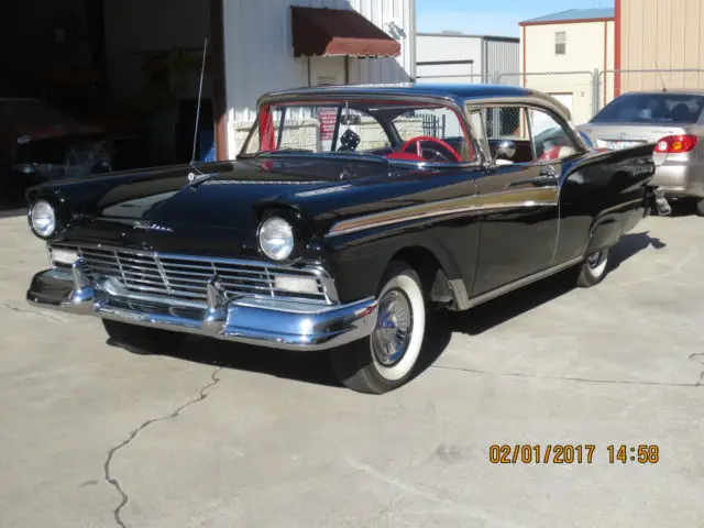 1957 ford fairlane 500 hardtop coupe; 2 door