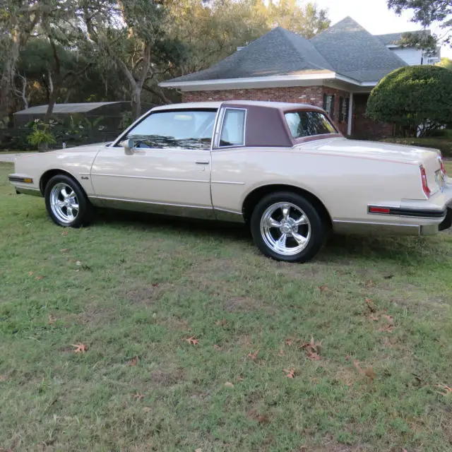 1982 pontiac grand prix base coupe 2-door 3.8l