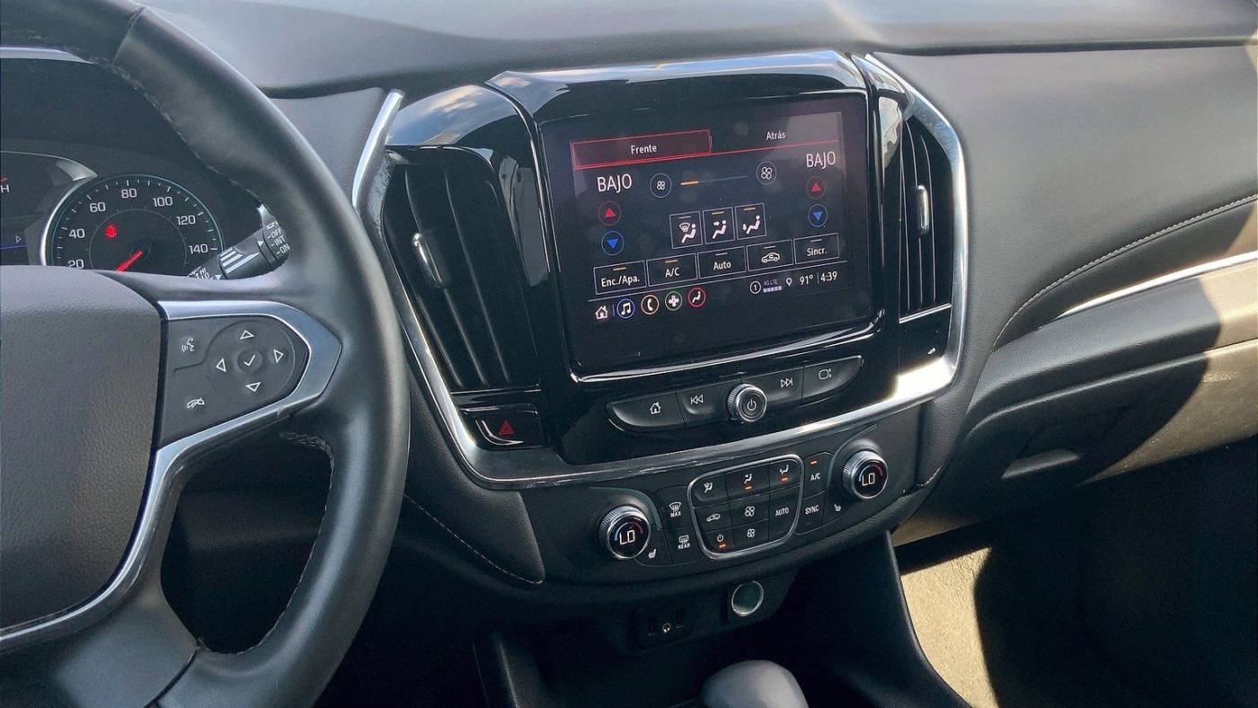 2023 chevrolet traverse lt leather