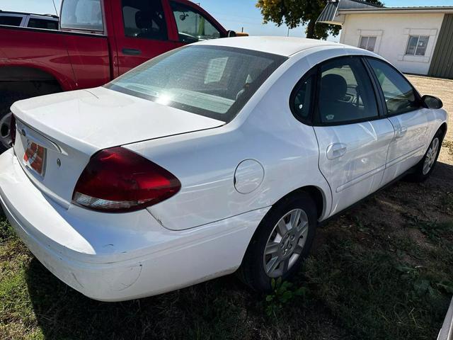 2006 ford taurus se