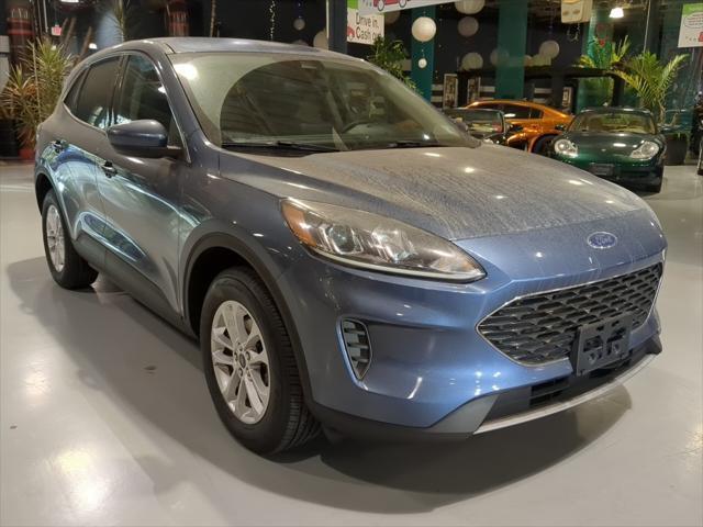 2020 ford escape se