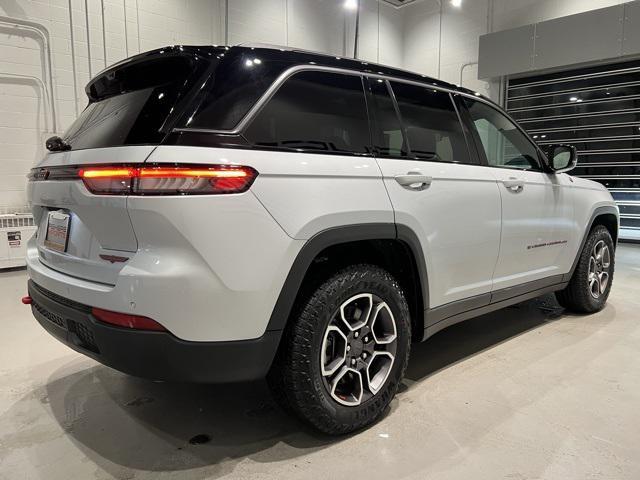 2022 jeep grand cherokee trailhawk