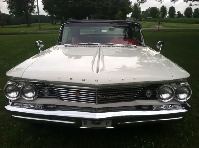 1960 white pontiac bonneville convertible