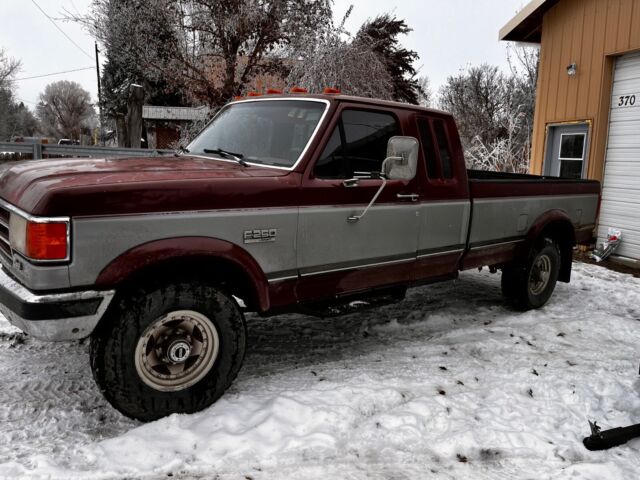 4 x 4 ford with 8' lined bed