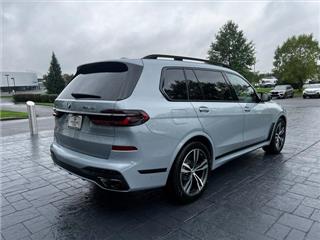 2025 BMW X7 m60i