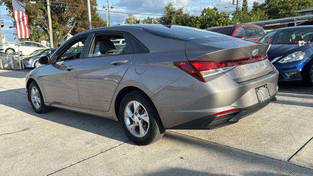 2022 hyundai elantra se