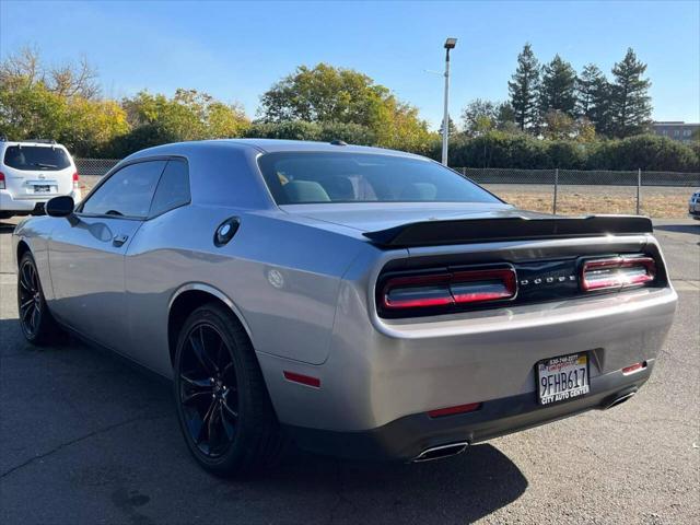 2018 dodge challenger sxt