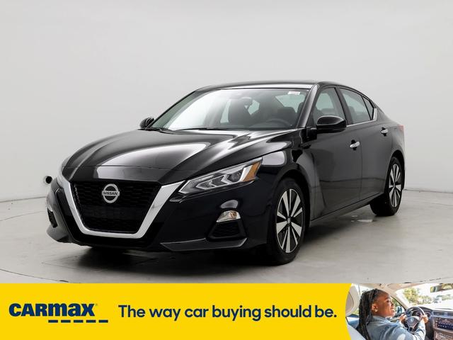 2022 nissan altima sv