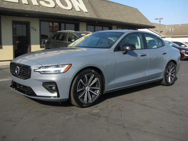 2022 volvo s60 b5 momentum