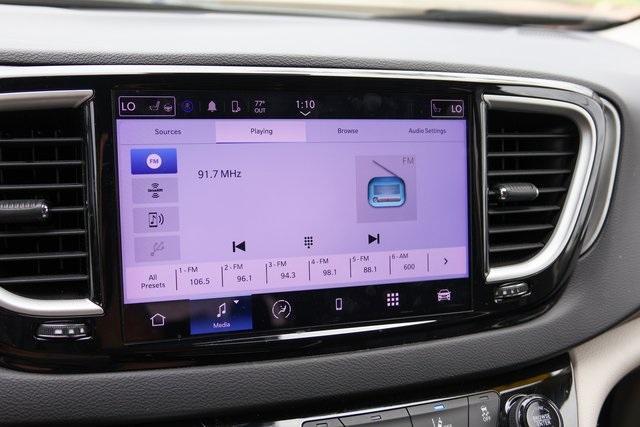 2023 chrysler pacifica touring-l