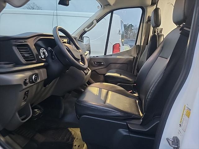 2023 ford transit-250 base