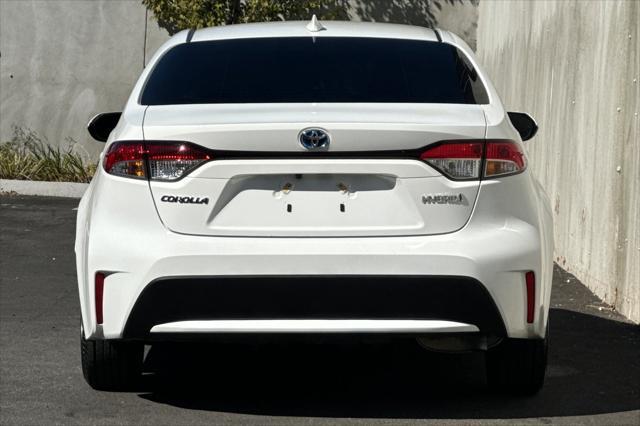 2022 toyota corolla hybrid le