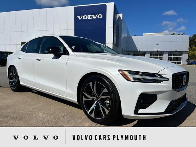 2024 volvo s60 b5 plus dark theme