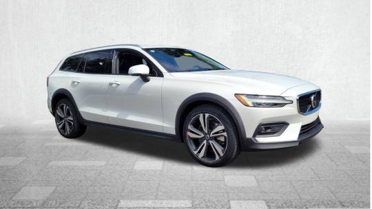 2023 Volvo V60 Cross Country